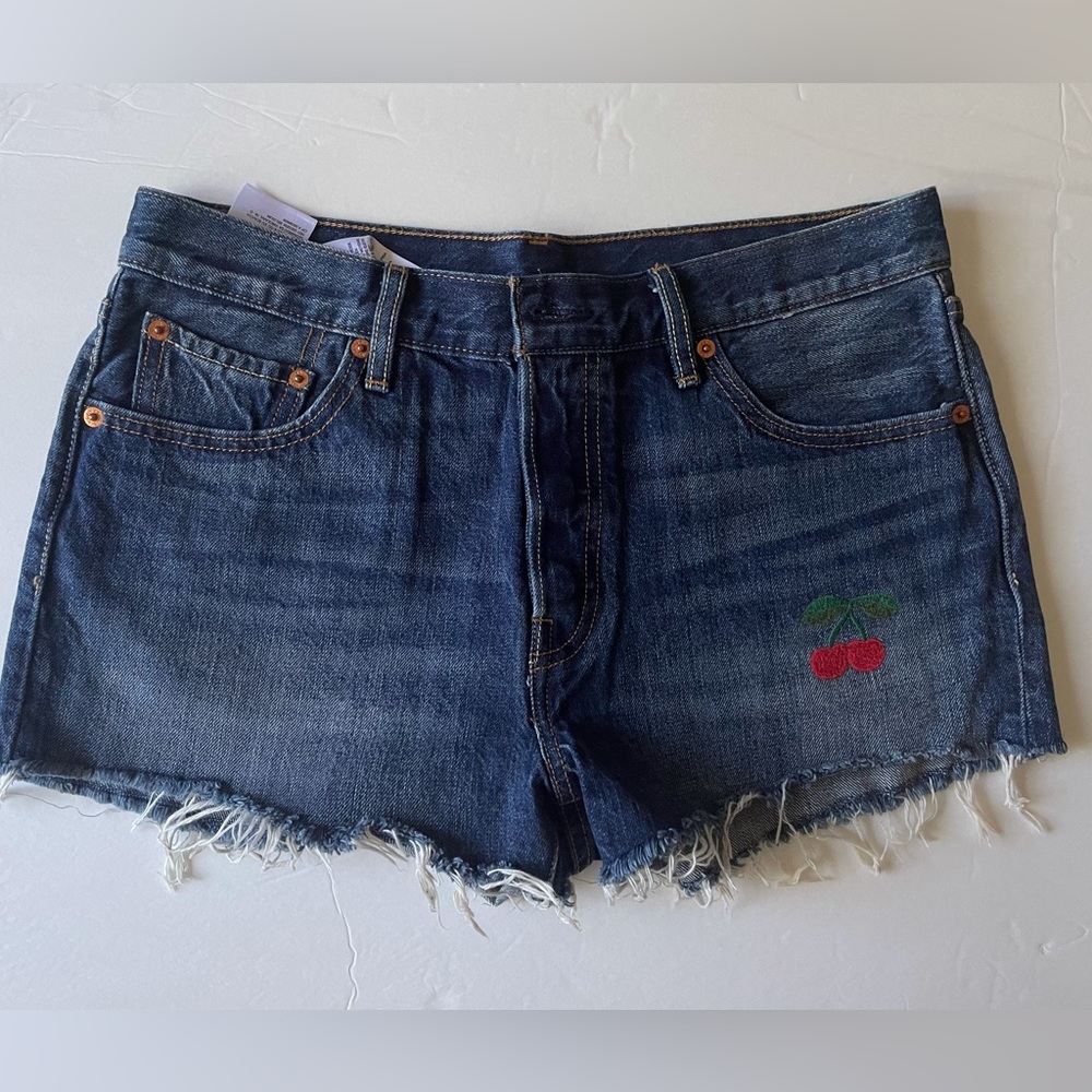 Levi shorts. Size 29 NWOT